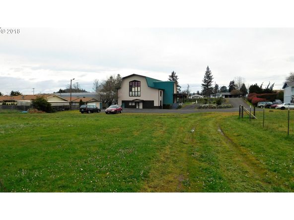 2837 W Harvard Ave, Roseburg, OR 97471